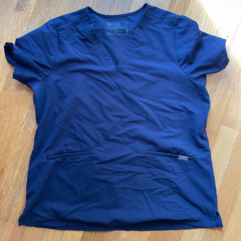 Figs Casma 3 pocket scrub top